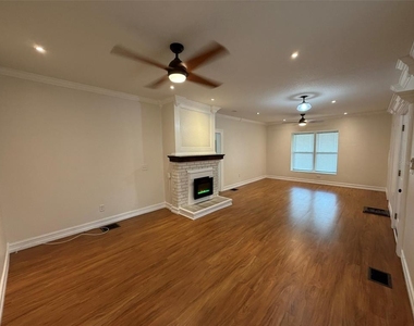 903 E New York Avenue - Photo Thumbnail 6