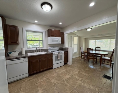 903 E New York Avenue - Photo Thumbnail 21