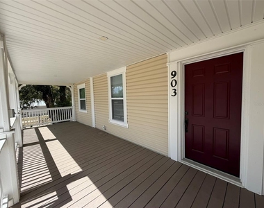 903 E New York Avenue - Photo Thumbnail 3