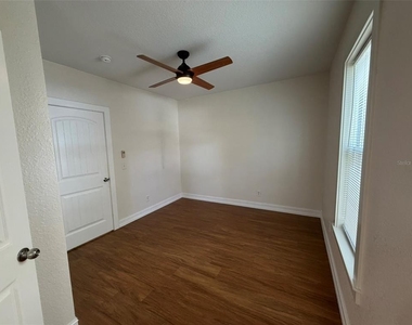 903 E New York Avenue - Photo Thumbnail 13