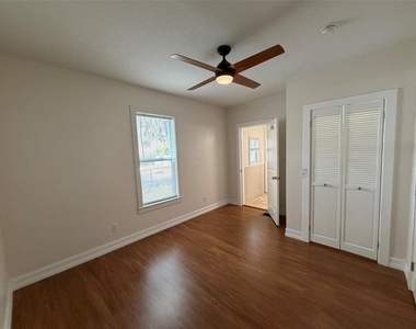 903 E New York Avenue - Photo Thumbnail 14