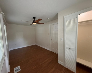 903 E New York Avenue - Photo Thumbnail 18