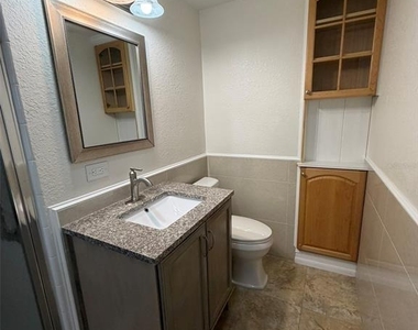 903 E New York Avenue - Photo Thumbnail 16