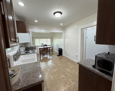 903 E New York Avenue - Photo Thumbnail 22