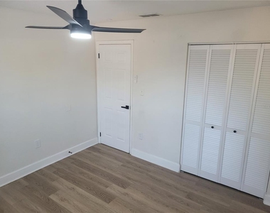 1236 Dovehill Drive - Photo Thumbnail 8
