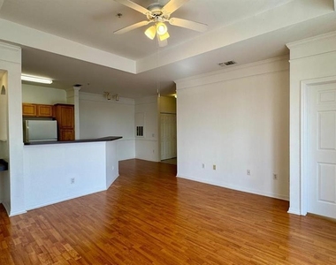 6413 Astor Village Avenue - Photo Thumbnail 4