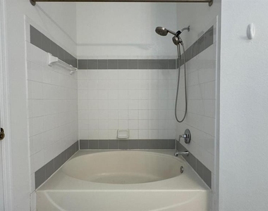 6413 Astor Village Avenue - Photo Thumbnail 18