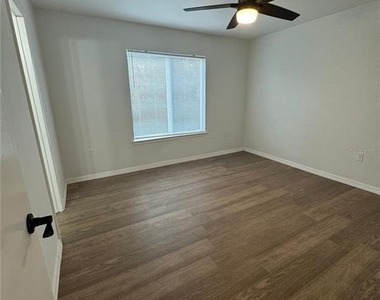 4000 Sw 23rd Street - Photo Thumbnail 7