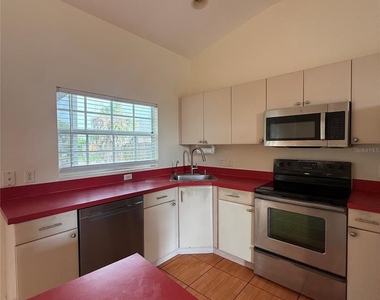 239 Venetia Avenue - Photo Thumbnail 4