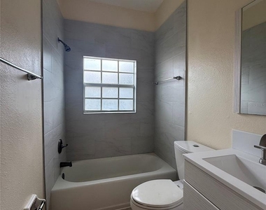 239 Venetia Avenue - Photo Thumbnail 14