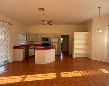 239 Venetia Avenue - Photo Thumbnail 2
