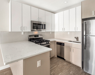 190-11 Hillside Avenue - Photo Thumbnail 2
