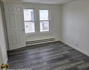 1136 Luzerne Street - Photo Thumbnail 8
