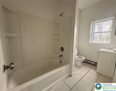 425 W Liberty Street - Photo Thumbnail 4