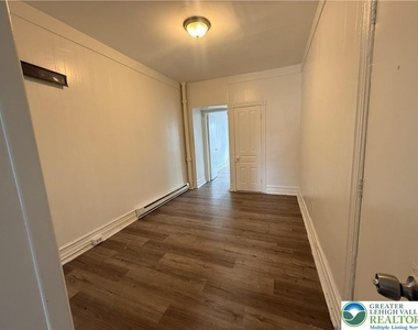 425 W Liberty Street - Photo Thumbnail 2