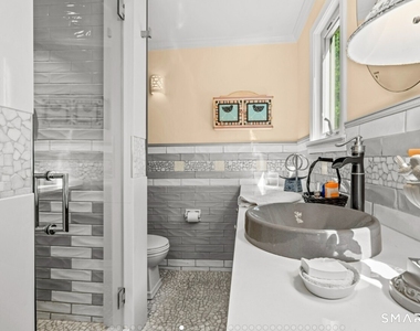 92 Kenmore Road - Photo Thumbnail 13