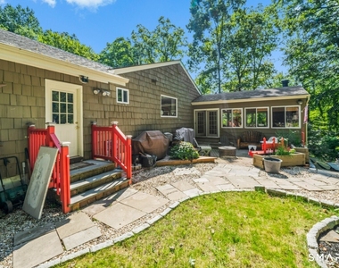92 Kenmore Road - Photo Thumbnail 18
