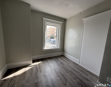 483 Barnum Avenue - Photo Thumbnail 12