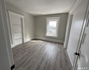 483 Barnum Avenue - Photo Thumbnail 10