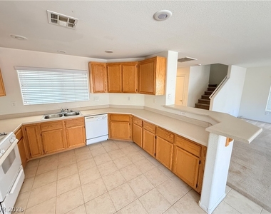 2416 Cockatoo Drive - Photo Thumbnail 8