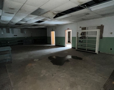 4 Erie Street - Photo Thumbnail 8