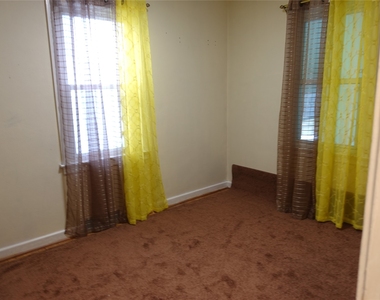 57 Fowler Avenue - Photo Thumbnail 7