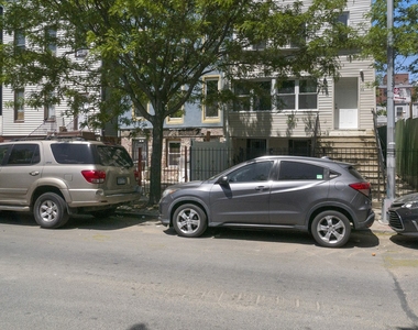 75 Woodbine Street - Photo Thumbnail 9