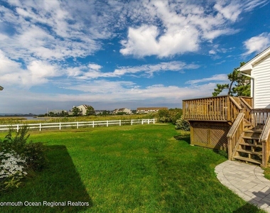 15 Riverview Road - Photo Thumbnail 9