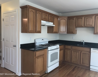 112 Morris Avenue - Photo Thumbnail 5