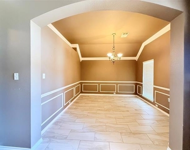 2713 Flint Rock Drive - Photo Thumbnail 3