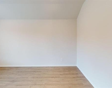 4124 Turquoise Avenue - Photo Thumbnail 5