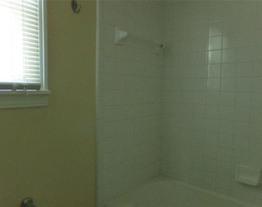 2007 Tremont Avenue - Photo Thumbnail 12