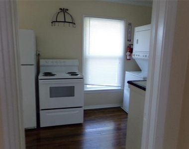 2007 Tremont Avenue - Photo Thumbnail 10