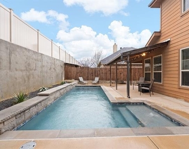 400 Hidden Lake Court - Photo Thumbnail 2