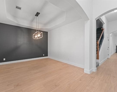 400 Hidden Lake Court - Photo Thumbnail 11