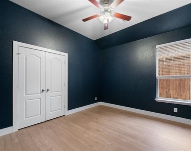 400 Hidden Lake Court - Photo Thumbnail 17