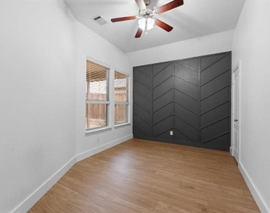 400 Hidden Lake Court - Photo Thumbnail 22