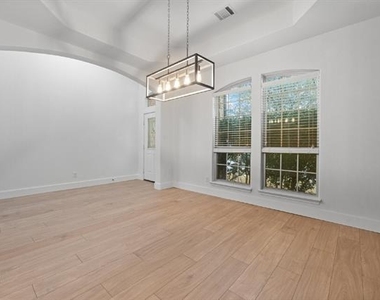 400 Hidden Lake Court - Photo Thumbnail 10
