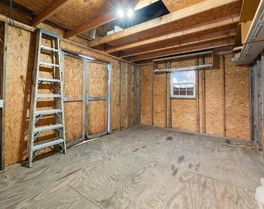 400 Hidden Lake Court - Photo Thumbnail 7
