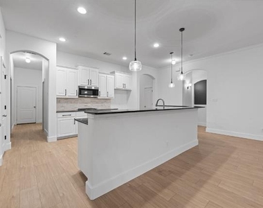 400 Hidden Lake Court - Photo Thumbnail 23