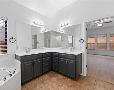 400 Hidden Lake Court - Photo Thumbnail 32