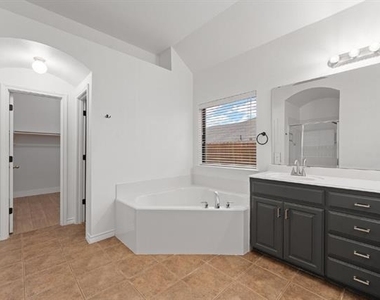 400 Hidden Lake Court - Photo Thumbnail 30