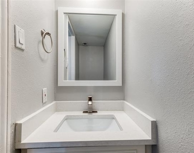 15909 Archwood Lane - Photo Thumbnail 12