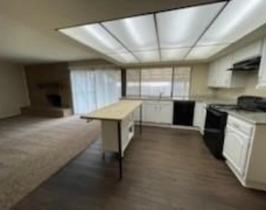 821 Stone Trail Drive - Photo Thumbnail 11