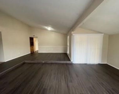 821 Stone Trail Drive - Photo Thumbnail 2