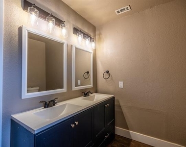 203 W Purdom Avenue - Photo Thumbnail 12