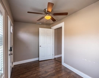 203 W Purdom Avenue - Photo Thumbnail 3