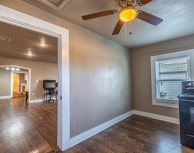 203 W Purdom Avenue - Photo Thumbnail 2