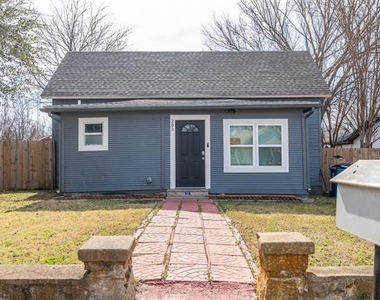 203 W Purdom Avenue - Photo Thumbnail 1
