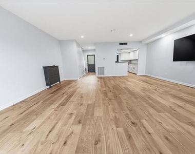 6009 E University Boulevard - Photo Thumbnail 2